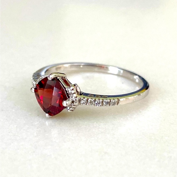 BRAND NEW Garnet Diamond Ring, 10k White Gold, Sz 7 - Picture 8 of 11